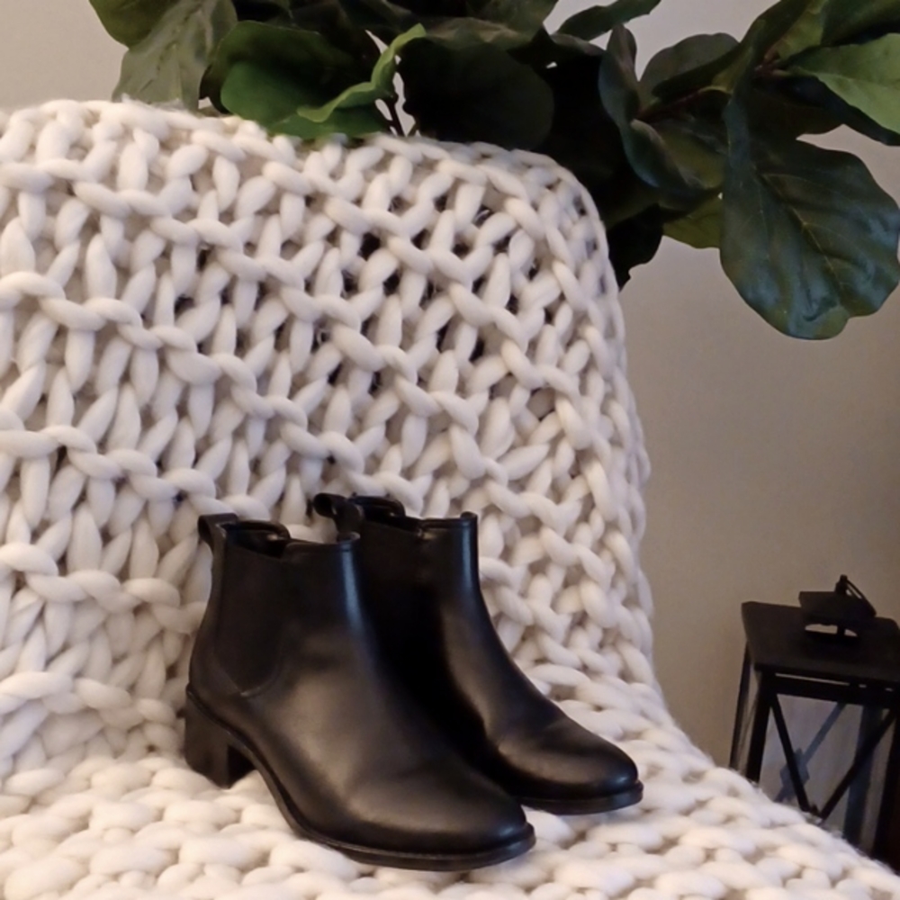 Cole Haan Chelsea boot size 6.5 B